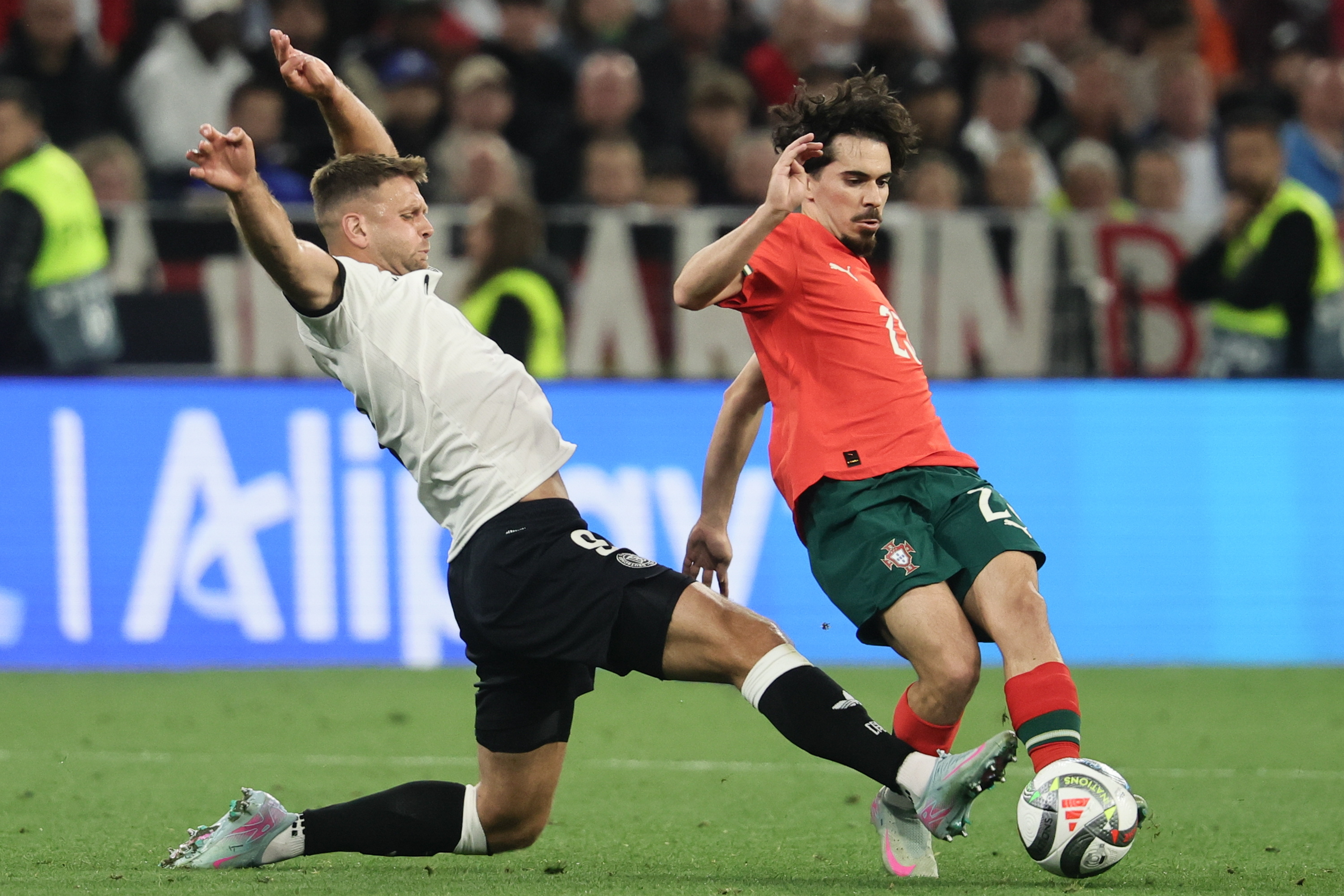 关于斯洛伐克队惊险晋级，欧国联淘汰赛惊险百态的信息