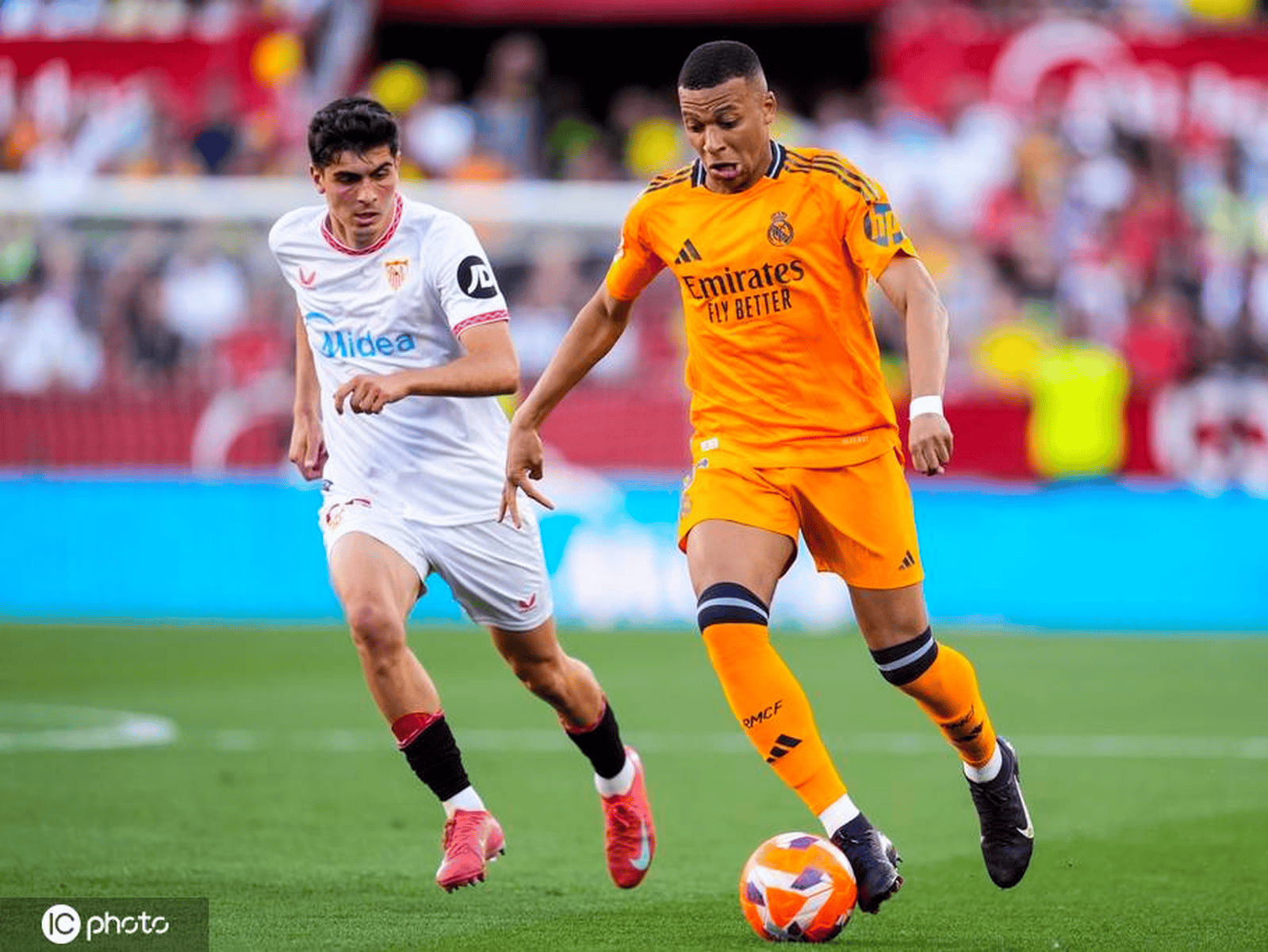 西甲篮球助阵，塞维利亚斩获英冠第一名(塞维利亚比赛直播)